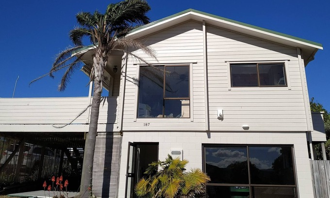 Pauanui House | Pauanui bach with great outdoor living and views.