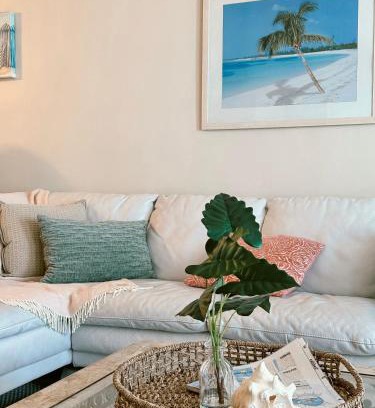 Mid Beach Apartment | Pavilion Beach Front Apartment with Balcony