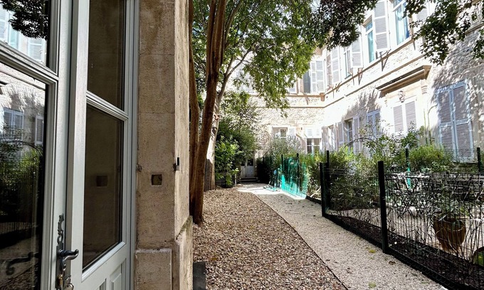 Quartier Administrations House | Pavillon des Arènes, monthly rental - 50m from the arena, private garden&terrace