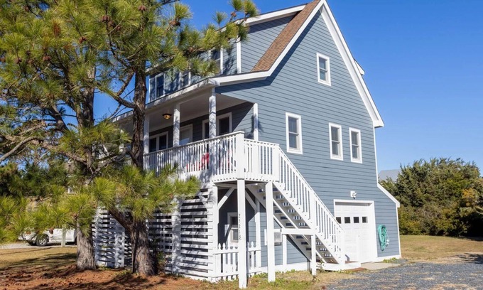 Kinnakeet House | Pawesome Fall Escape, 5 min Walk