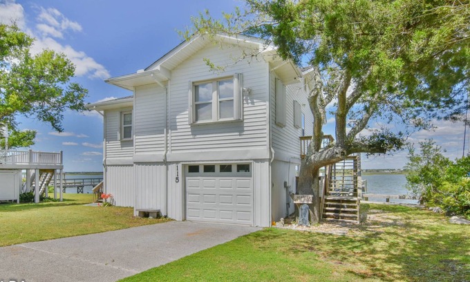 Topsail Beach House | Paws & Relax at Waterloo!