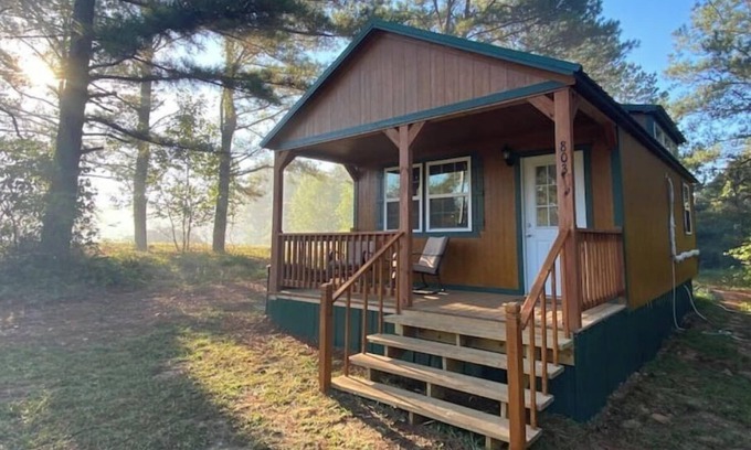Ashdown Cabin | Peace & Quiet, near town but in a country/farm setting