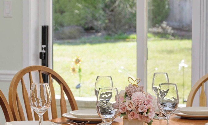 Regional District of Nanaimo House | Peaceful 2-bedroom suite with private entrance, full kitchen and 1 bath. Enjoy a bright living space, smart TV, Wi-Fi, and access to a tranquil garden patio. Located minutes from beaches, parks, and shopping. Ideal for your stay.