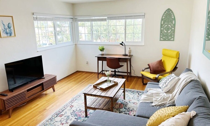 Kensington Condo | Peaceful 2 bedroom upstairs unit!