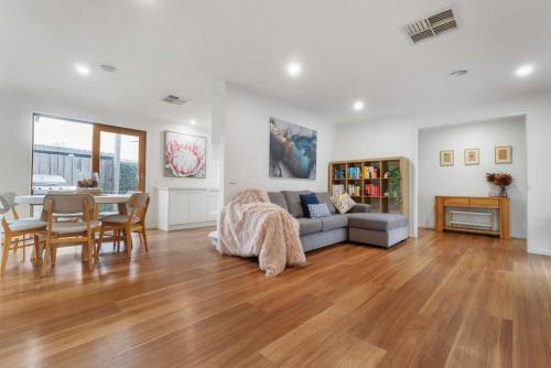 Somerville House | Peaceful 3 Bedroom Home in Somerville