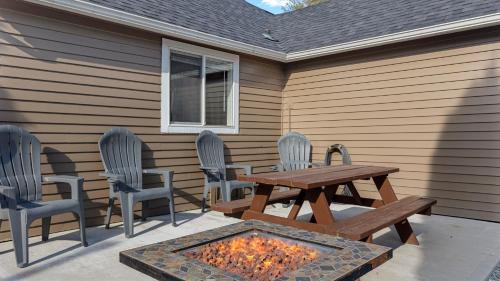 Mount Vernon House | Peaceful 3BR W BBQ Firepit Near Nature Skagit
