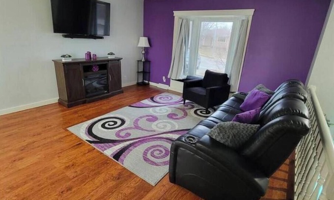 Millard House | Peaceful 5-Bed Getaway, Safe, Comfy, Convenient -Just minutes to I-80