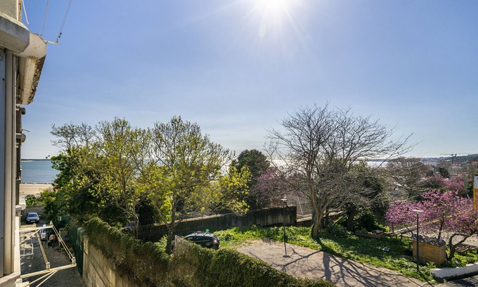 Alges House | Peaceful Algés Family Home