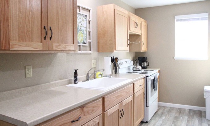 Lake City Condo | Peaceful and beautiful 2 bedroom 1 bathroom condo with full kitchen.
