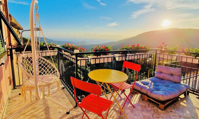 Sestri Levante Apartment | Peaceful and cozy home on the hills of Sestri Levante with amazing sea view.