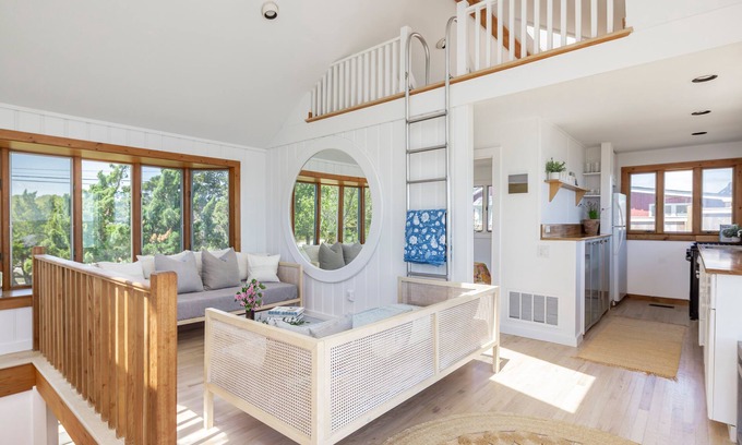 Town of East Hampton House | Peaceful beach bungalow on Gerard drive East Hampton Springs