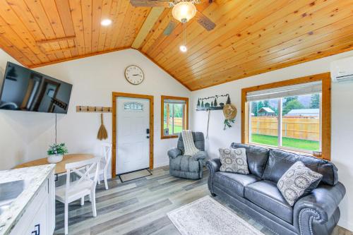 Bonners Ferry House | Peaceful Bonners Ferry Cabin with Deck and Mtn Views!