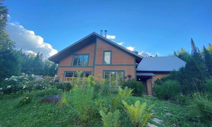 Chateau-Richer Ski Chalet | Peaceful by the River - Havre de Paix