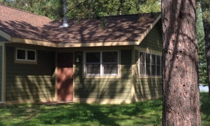 Hibbing Cabin | Peaceful cabin retreat on Clearwater Lake (4 season)