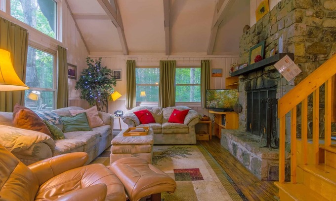 Charter Hills Ski Chalet | Peaceful Chalet Close to Skiing