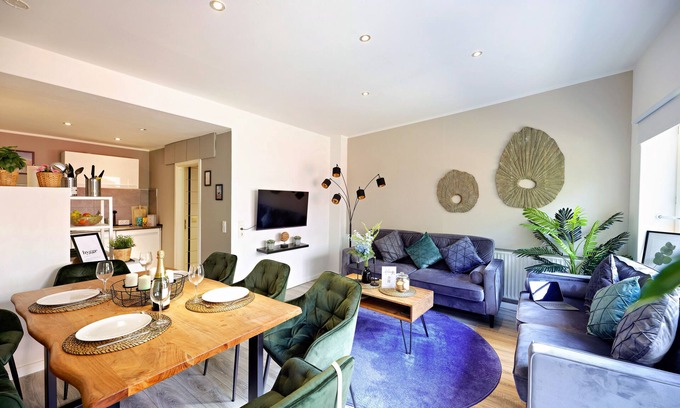 Altona-Nord Apartment | Peaceful City Garden Apartment