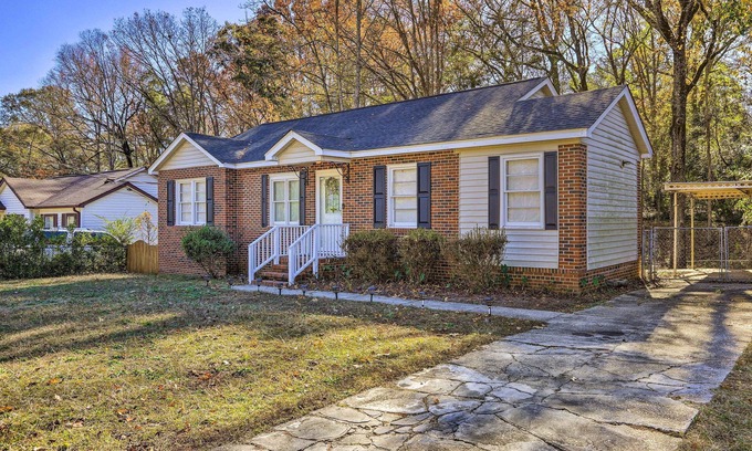 Columbus House | Peaceful Columbus Retreat w/Deck & Yard!