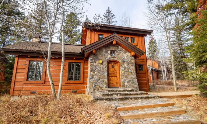 Tamarack Cottage | Peaceful Cottage | Ski-In/Ski-Out, Private Hot Tub