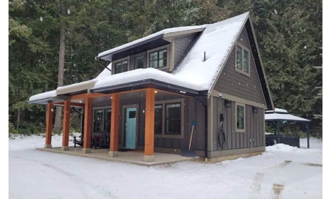 Courtenay Cabin | Peaceful cottage with Hot tub