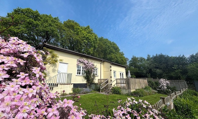 Lydney House | Peaceful country cottage with beautiful river views, family and dog friendly