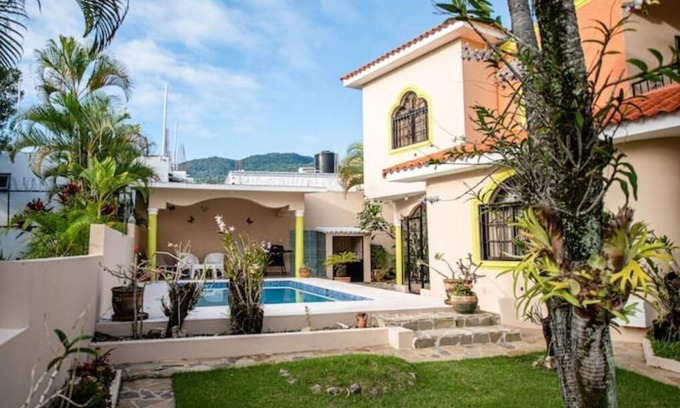 Barrio Las Yaguitas Villa | Peaceful culdesac orchid villa, pool, work ergo