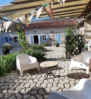 Saint-Martial-Viveyrol House | Peaceful Dordogne countryside cottage with pool.
