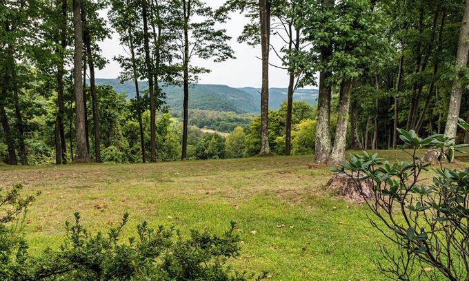 Widnoon Cabin | Peaceful Escape Ben Franklin Range 4-bedroom lodge in Kittanning, PA. Book now