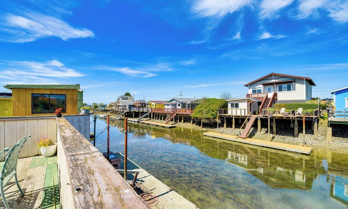 Eureka Cottage | Peaceful Eureka Beach Cottage w/30-Foot Dock
