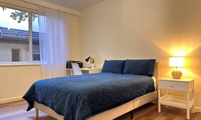 Camberwell Apartment | Peaceful family-friendly 2-bedroom apartment in Camberwell.