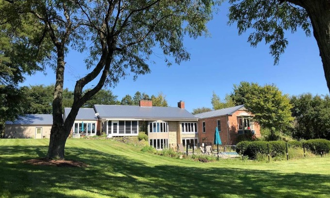 Clare House | Peaceful Farmland Getaway