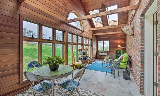 Fayetteville Cottage | Peaceful Fayetteville Getaway - Pets Welcome!