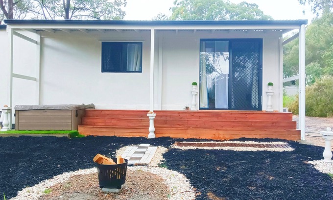 Brisbane Waterfront House | Peaceful Forest Retreat + Hot tub