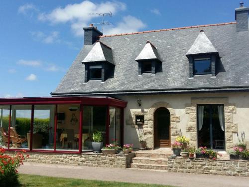 Pedernec House | Peaceful Forest Stay in Pédernec