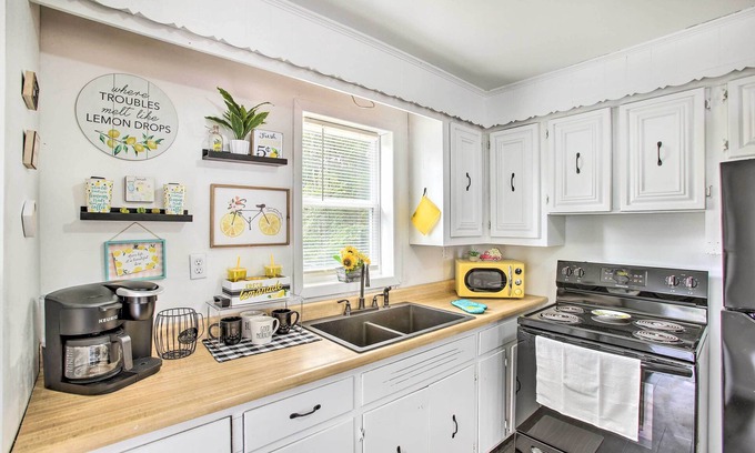 Gainesboro Cabin | Peaceful Gainesboro Retreat w/Deck & Yard!