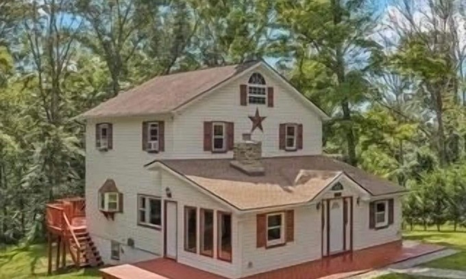 Mt. Bethel House | Peaceful home in mount bethel, PA
