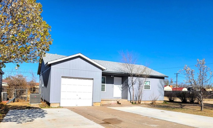 Pampa House | Peaceful Home with King Bed