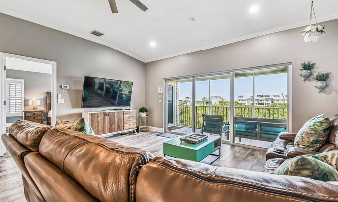 Indian Shores Condo | Peaceful Intracoastal Condo | 3 Min Walk to Beach