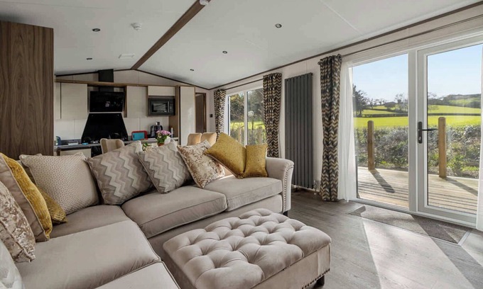 Cheriton Bishop Ski Chalet | Peaceful Lake Retreat - Fishing lakes - Short Stays UK