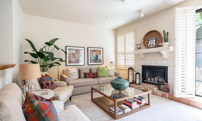 South Scottsdale Condo | Peaceful Lake Subdivision- Private, Walkable, Patio, 25 mi. Walk/Bike Trail
