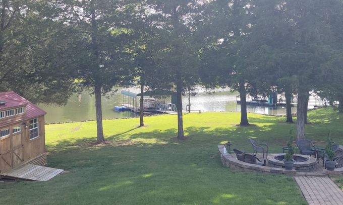 Lebanon House | Peaceful lakefront home 2BD/2BA with covered dock on Old Hickory Lake