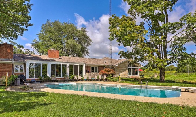 Lebanon House | Peaceful Lebanon FarmhouseandRanch with Pool!