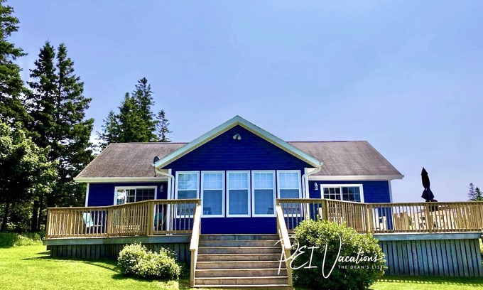 Clinton Cottage | Peaceful, Modern, 3 Bedroom Retreat with Gorgeous Views near Cavendish