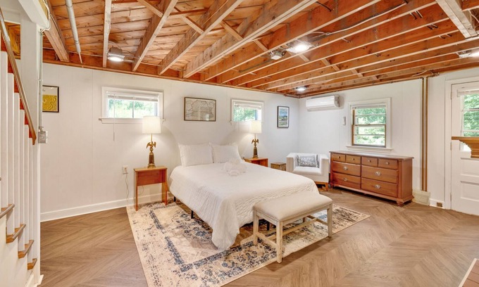 Bluemont Cabin | Peaceful Mountain Retreat Near Appalachian Trail, Wineries, Breweries and More