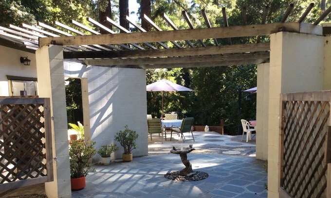 Scotts Valley Cottage | Peaceful mountain retreat