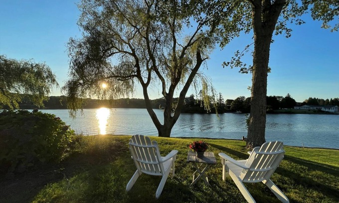Snug Harbor House | Peaceful Oasis off Potters Pond