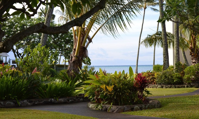 Ualapue Condo | Peaceful Ocean View. Ground Floor. Classy, clean and quiet.