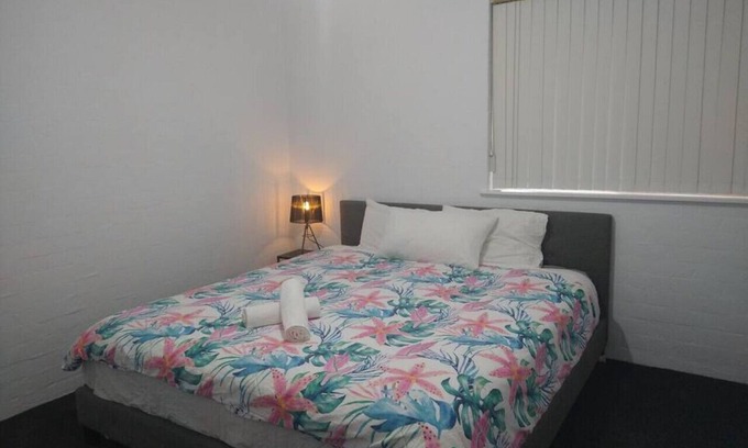 Phillip Apartment | Peaceful Outlook, nr Canberra Hospital @Woden