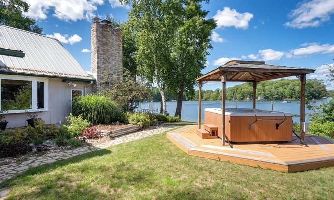 Irons Cottage | Peaceful Pointe-Hot Springs Hot Tub Big Bass Lake