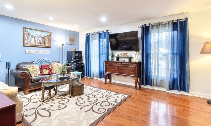 Port Washington House | Peaceful Port Washington Getaway Near Downtown!