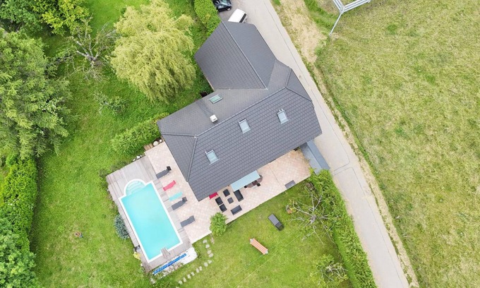 Chainaz-les-Frasses Villa | Peaceful Retreat Between Lake and Mountain: House Near Annecy and Aix-les-Bains